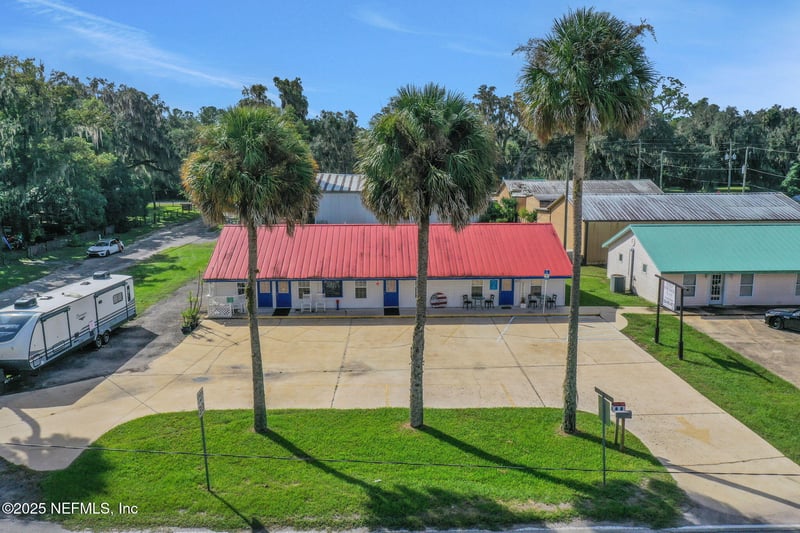 413 Elm St, Welaka, FL 32193