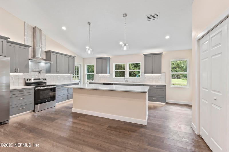 105 3rd St, Georgetown, FL 32139