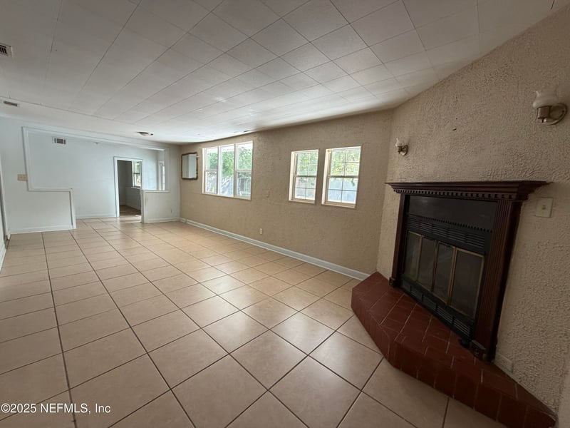 2423 Green Oak Dr, Jacksonville, FL 32211