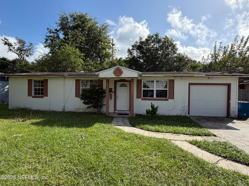 2423 Green Oak Dr, Jacksonville, FL 32211