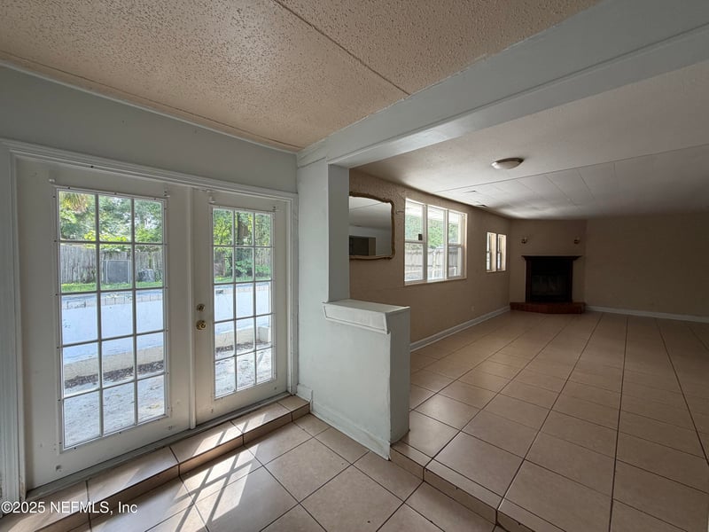 2423 Green Oak Dr, Jacksonville, FL 32211