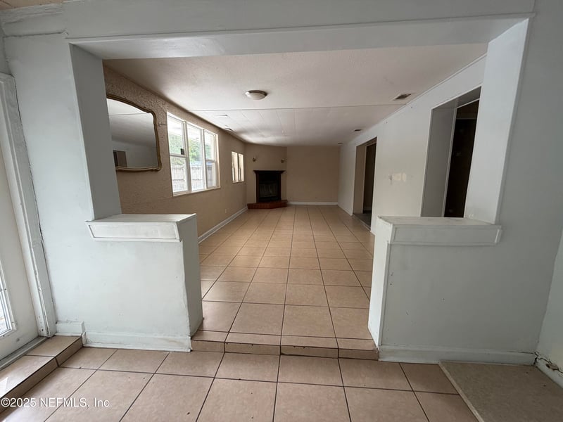 2423 Green Oak Dr, Jacksonville, FL 32211