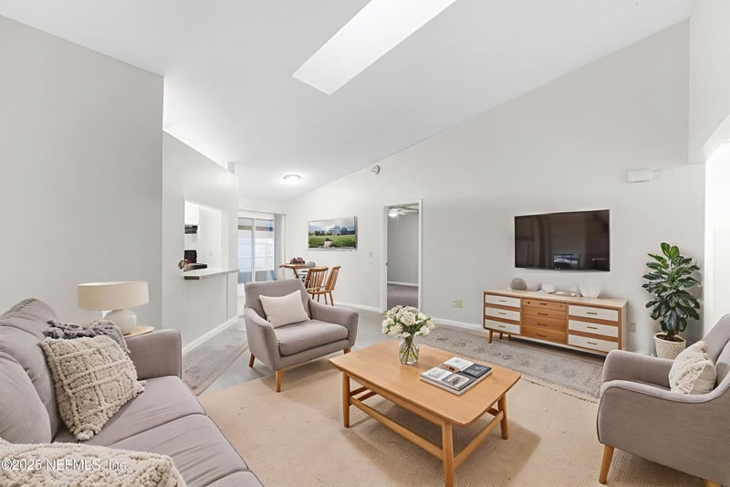 8855 Cavender Dr, Jacksonville, FL 32216