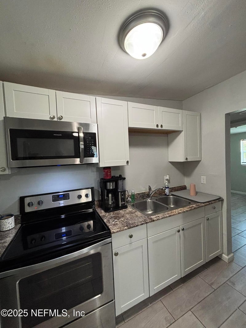 913 De Paul Dr, Jacksonville, FL 32218