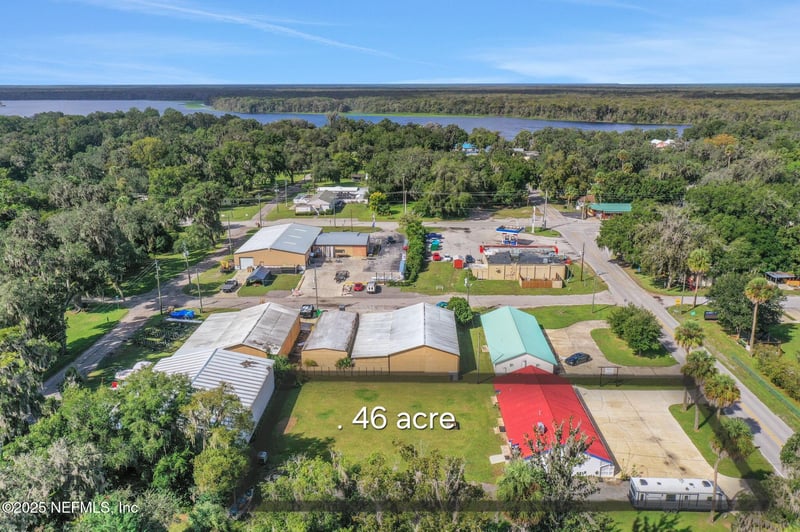 413 Elm St, Welaka, FL 32193