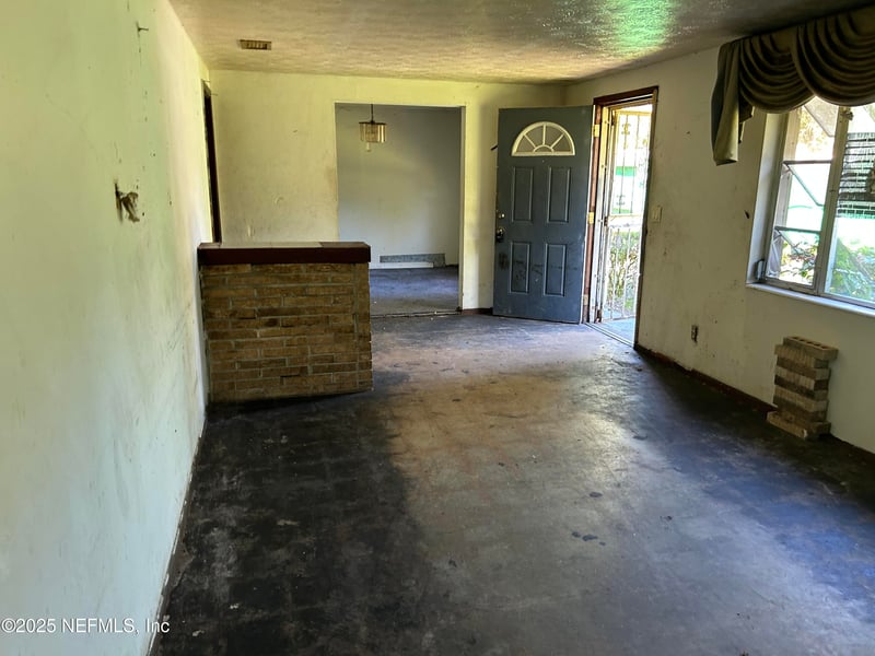 9238 2nd Ave, Jacksonville, FL 32208