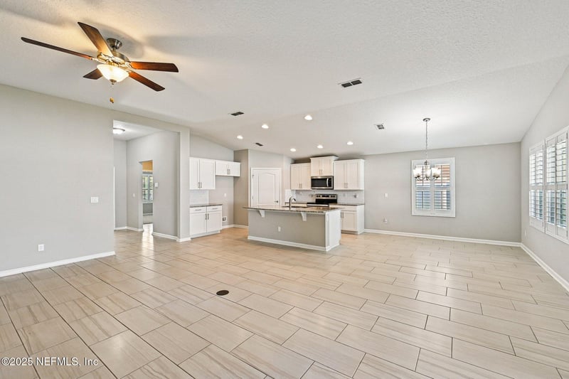 3639 Vanden Ct, Jacksonville, FL 32222