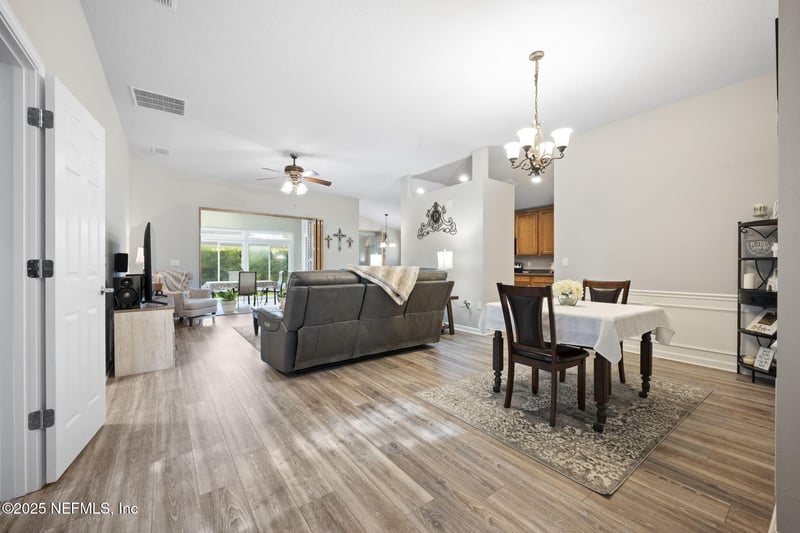 9175 Honeybee Ln, Jacksonville, FL 32256