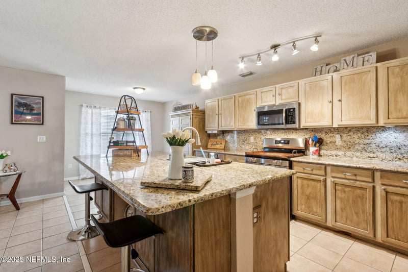 763 Roland Lakes Dr, Jacksonville, FL 32220