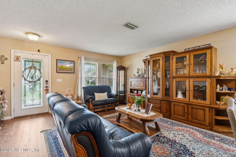 763 Roland Lakes Dr, Jacksonville, FL 32220