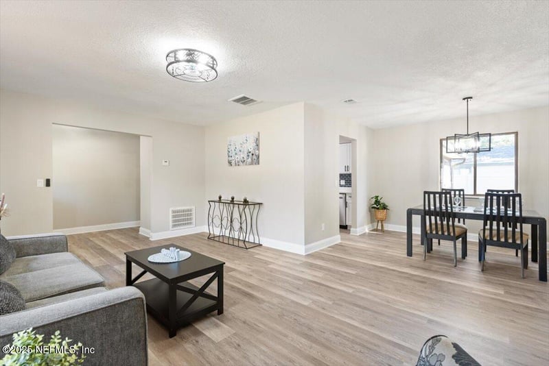 6695 Arrowroot Dr, Jacksonville, FL 32244