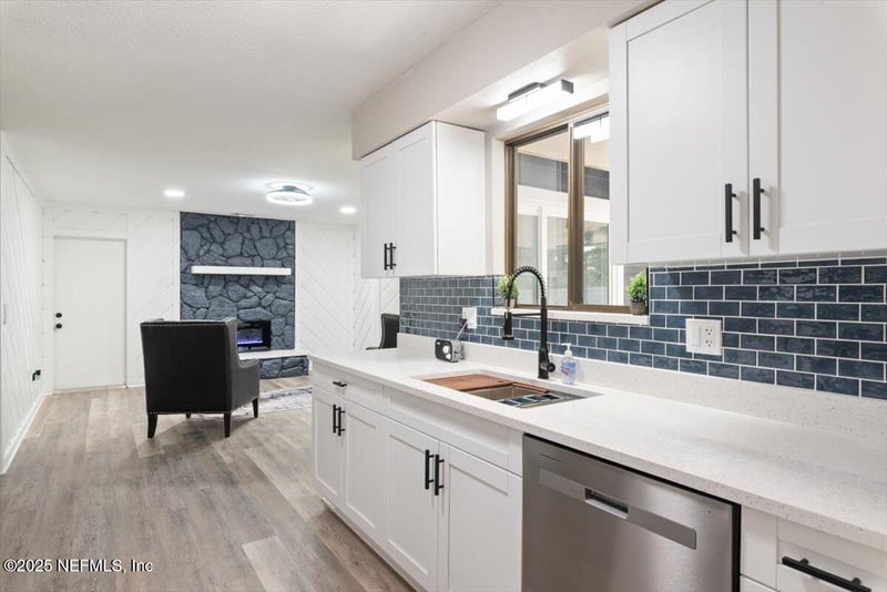 6695 Arrowroot Dr, Jacksonville, FL 32244