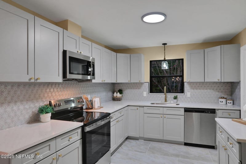 2138 Larry Dr, Jacksonville, FL 32216