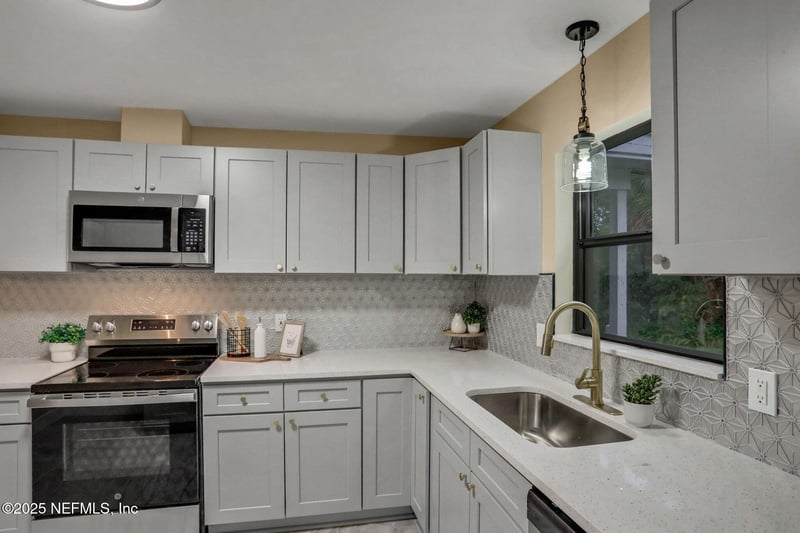 2138 Larry Dr, Jacksonville, FL 32216