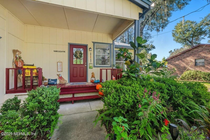 832 Lake Shore Ter, Interlachen, FL 32148