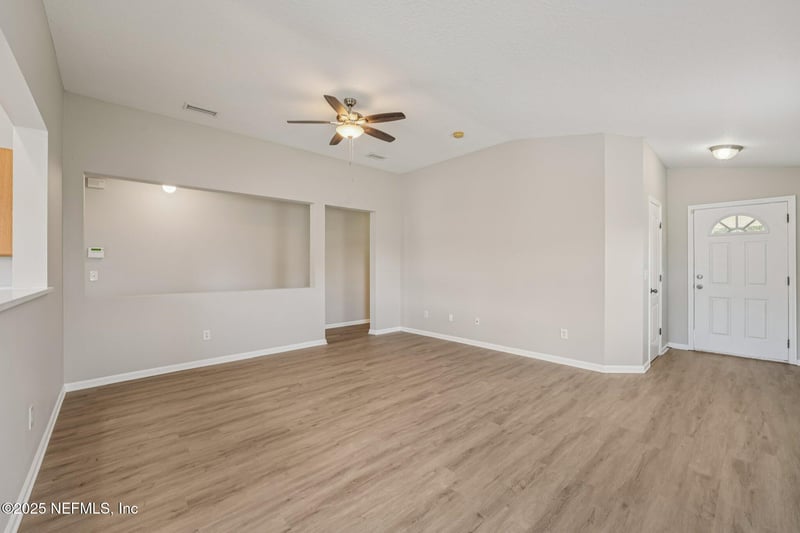 1068 Morning Light Rd, Jacksonville, FL 32218