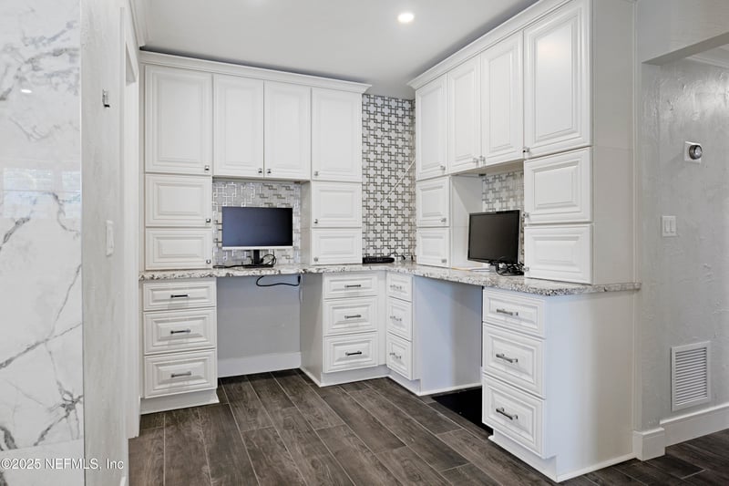 1701 Rogero Rd, Jacksonville, FL 32211