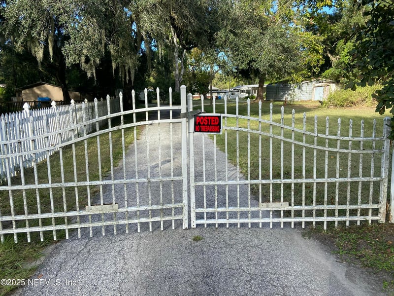 590 Palmetto Bluff Rd, Palatka, FL 32177