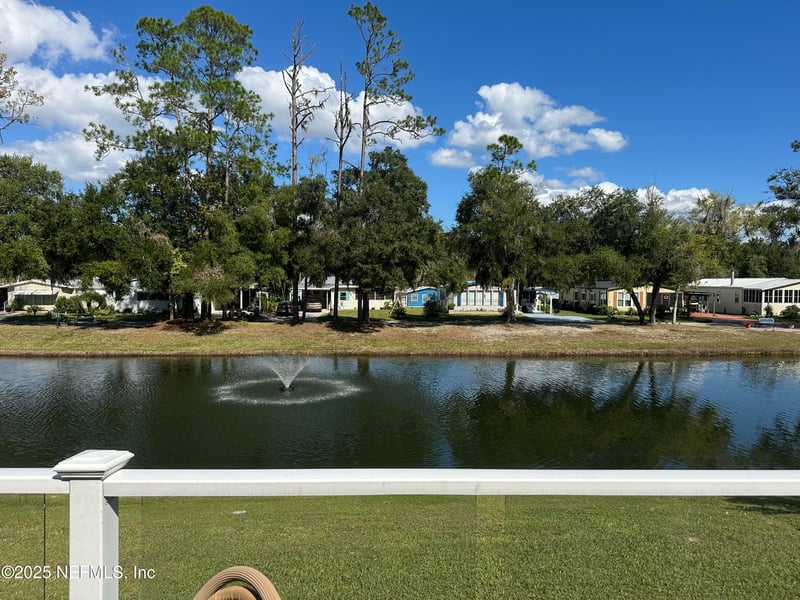 156 Lake Margo Dr, Satsuma, FL 32189