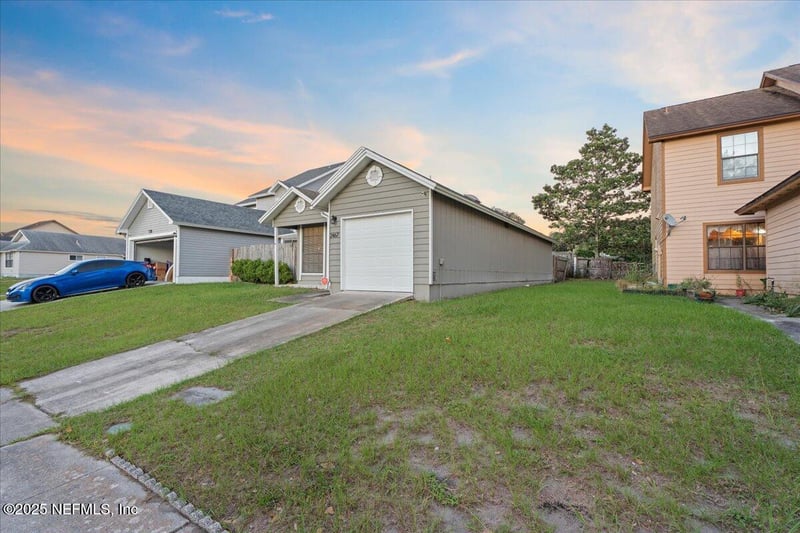 2467 Townsquare Dr, Jacksonville, FL 32216