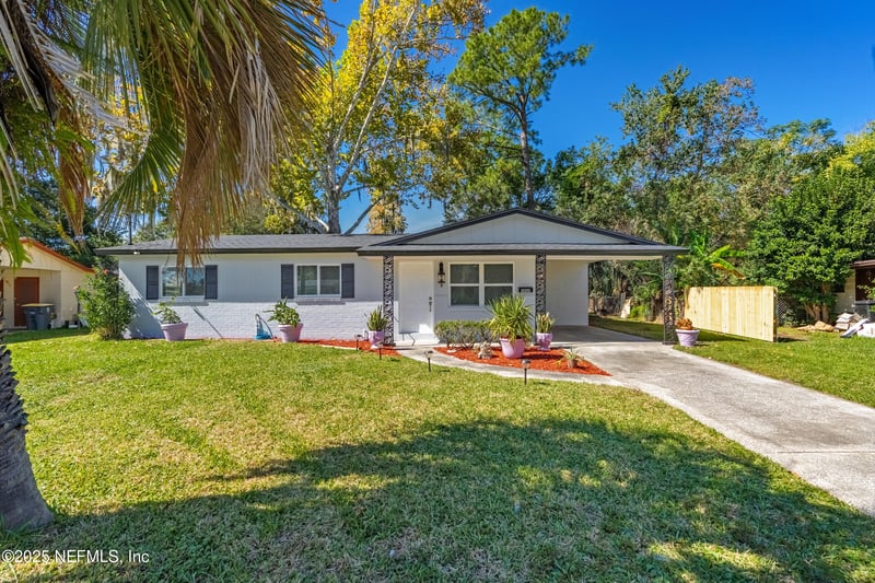 3064 Carrevero Dr, Jacksonville, FL 32216