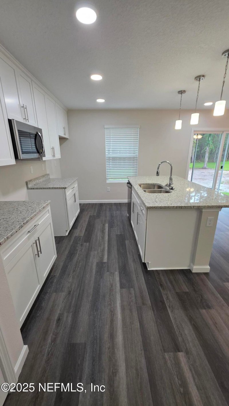 7052 Dunn Ave, Jacksonville, FL 32219