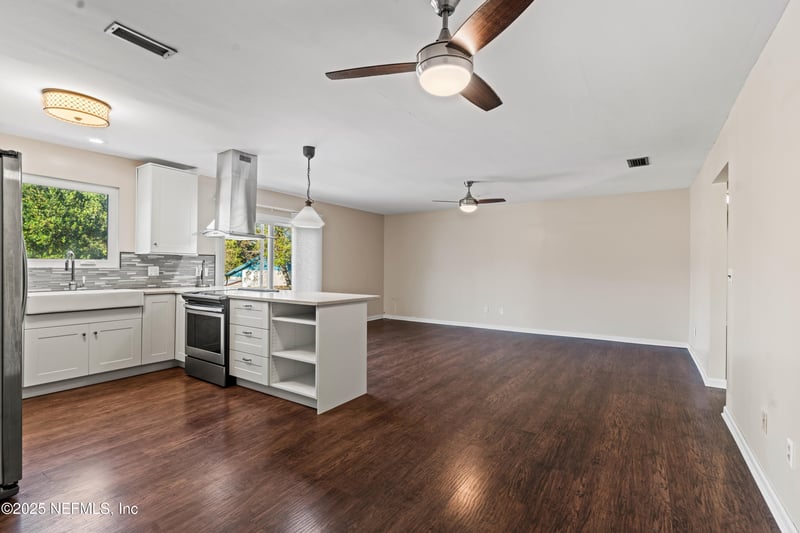 8411 Grampell Dr, Jacksonville, FL 32221