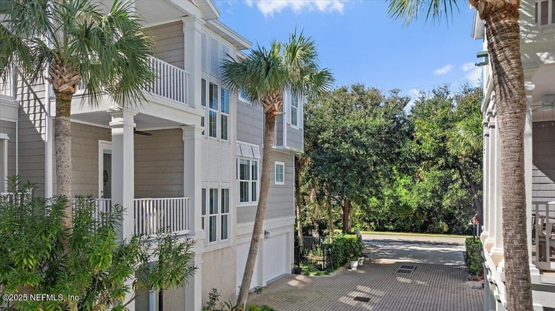 80 Beach Cottage Ln #201, Atlantic Beach, FL 32233