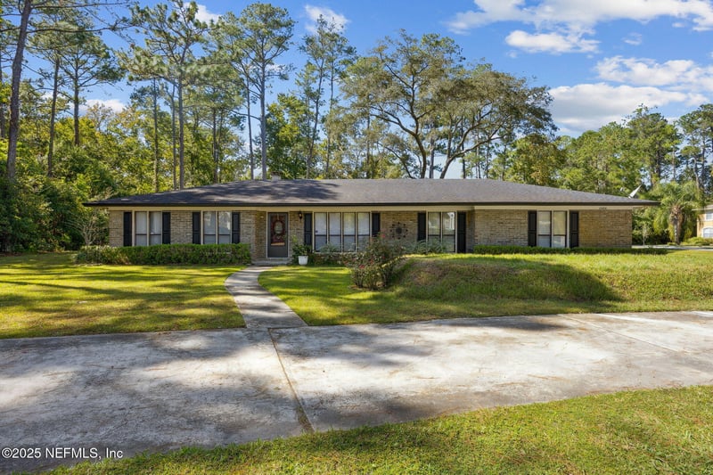 15076 Cape Dr, Jacksonville, FL 32226