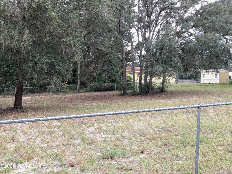 211 1st Way, Interlachen, FL 32148