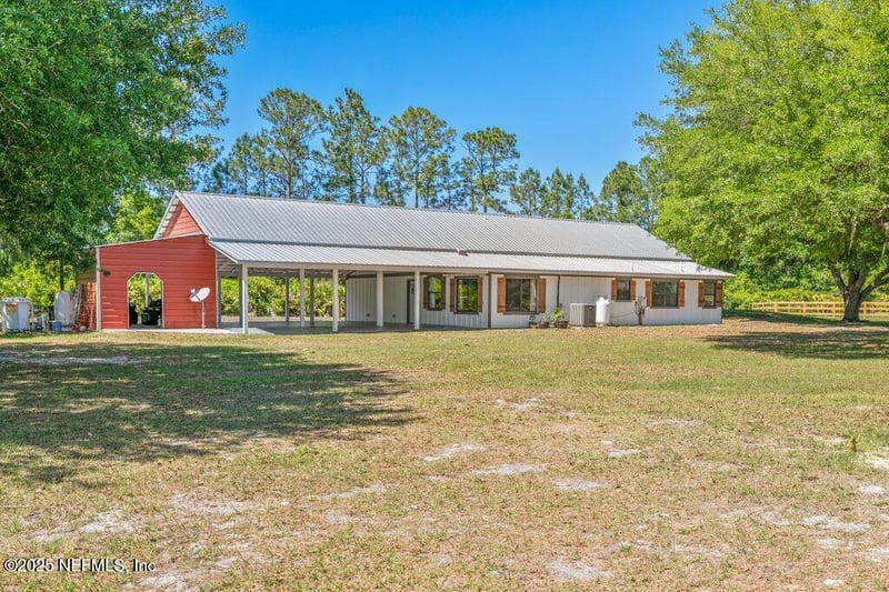 643 State Road 100, San Mateo, FL 32187