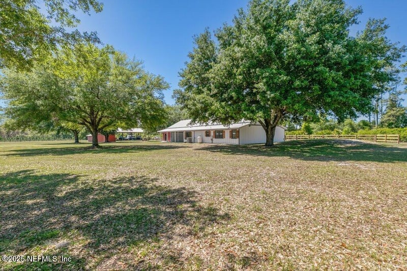 643 State Road 100, San Mateo, FL 32187