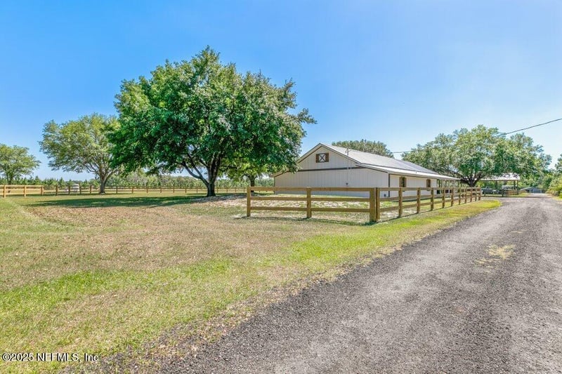 643 State Road 100, San Mateo, FL 32187