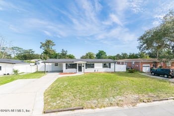 6221 Ashwood Ln, Jacksonville, FL 32277