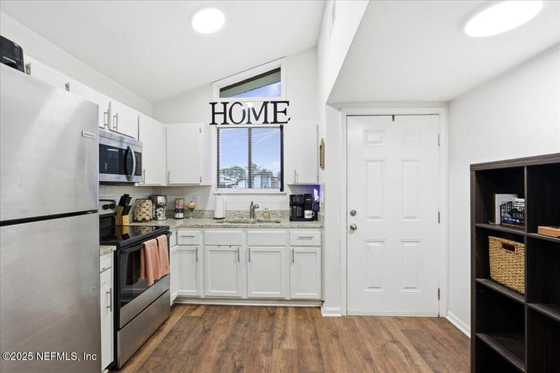 10762 Kusaie Dr, Jacksonville, FL 32246