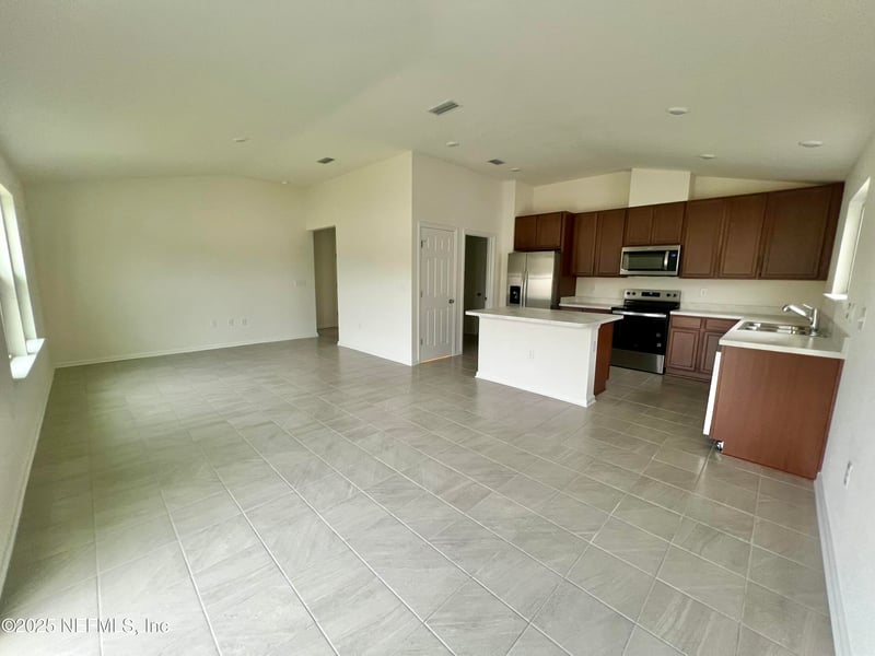 8284 Hawkes Meadow Dr, Jacksonville, FL 32219