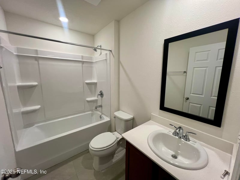 8284 Hawkes Meadow Dr, Jacksonville, FL 32219