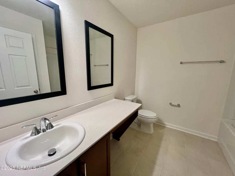 8273 Hawkes Mdw Dr, Jacksonville, FL 32219