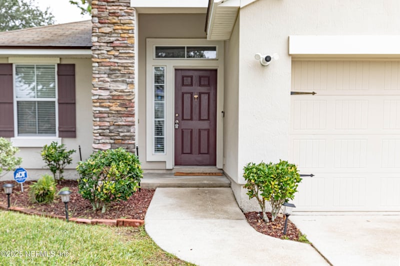 211 Amber Ridge Rd, Jacksonville, FL 32218