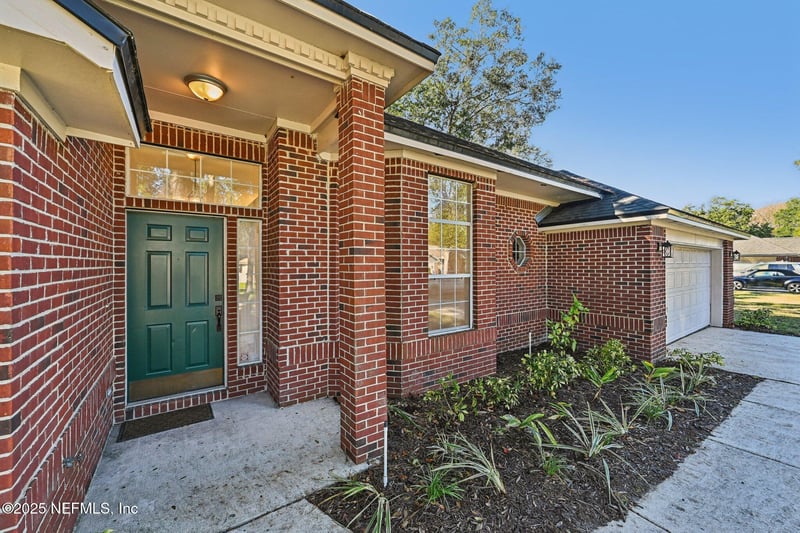 208 Honeysuckle Way, St Johns, FL 32259