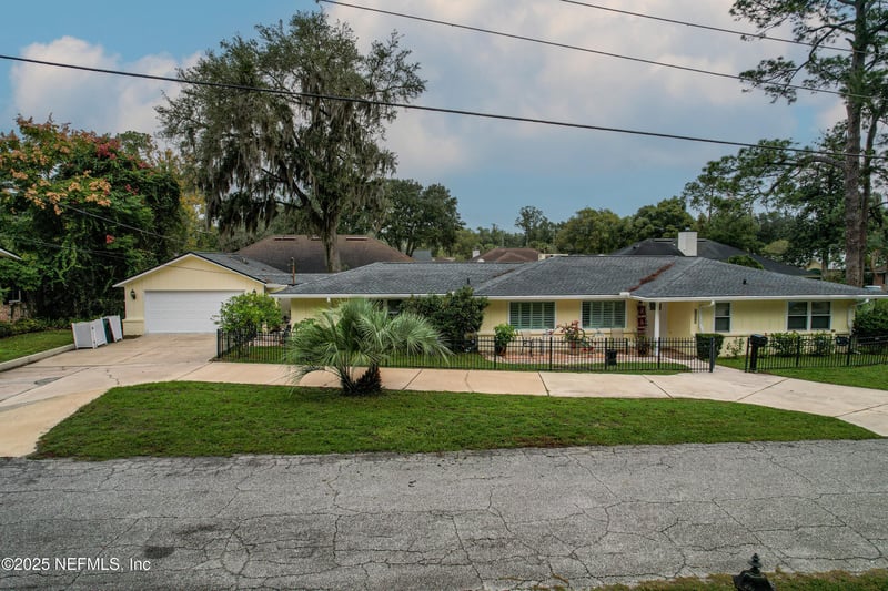 4343 Olde Pine Ln, Jacksonville, FL 32217