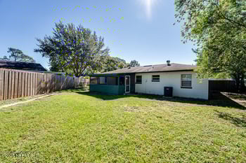 8025 Triumph Ln, Jacksonville, FL 32244