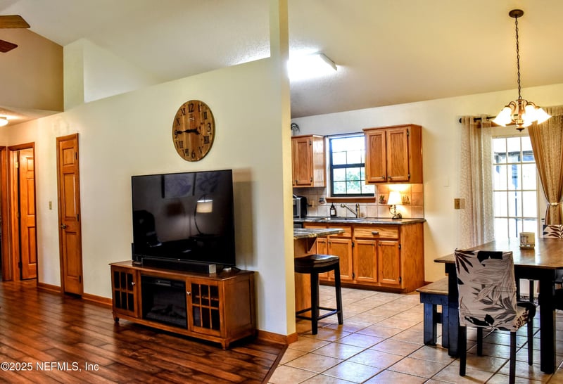 112 Camelot Dr, Palatka, FL 32177