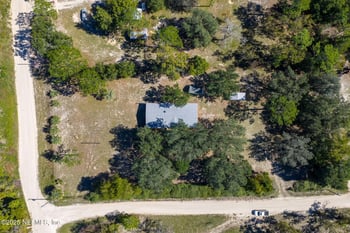 104 Country Living Rd, Melrose, FL 32666