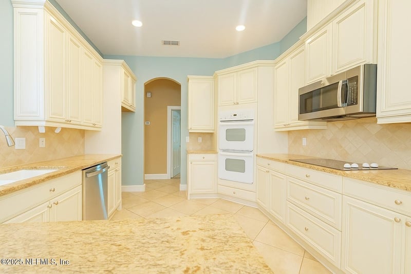 1897 Hickory Trace Dr, Fleming Island, FL 32003