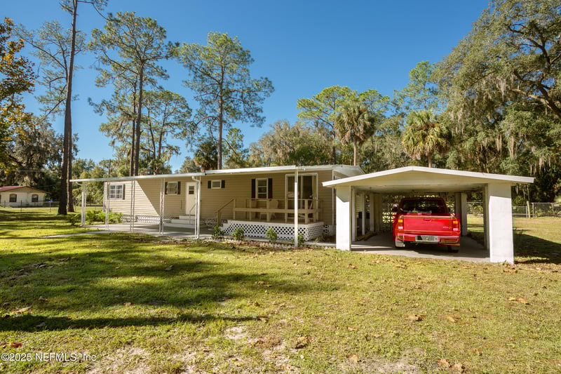 600 Palmetto St, Welaka, FL 32193