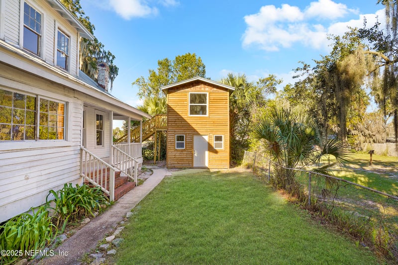 221 5th St, Palatka, FL 32177