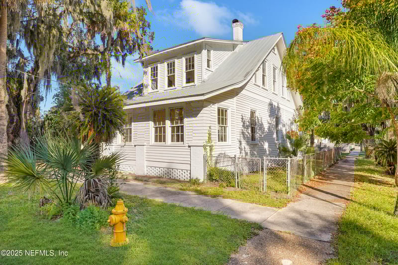 221 5th St, Palatka, FL 32177