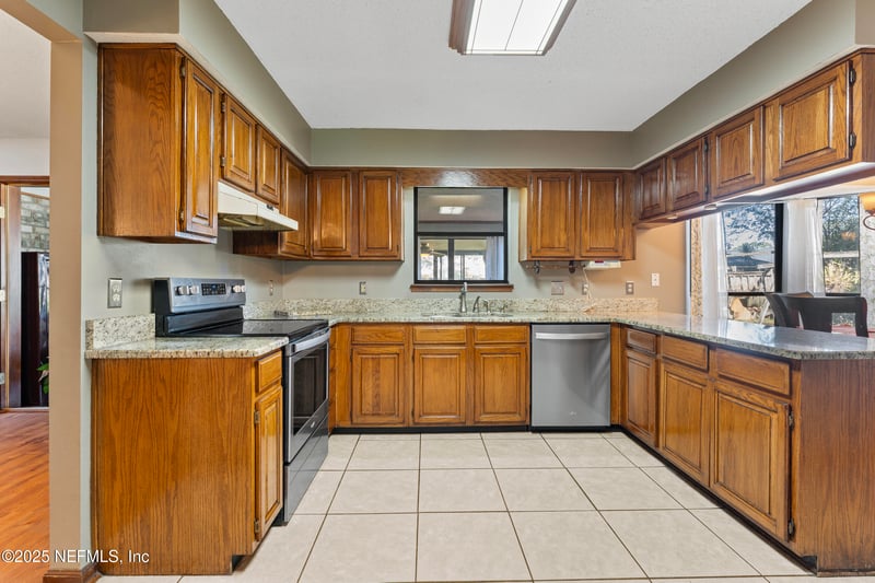 531 Los Palmas Dr, Fleming Island, FL 32003