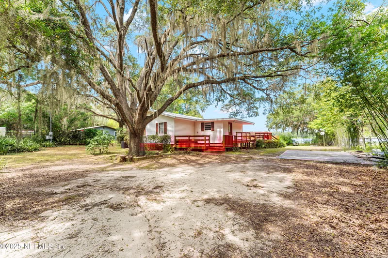 140 Morris Lake Dr, Hawthorne, FL 32640